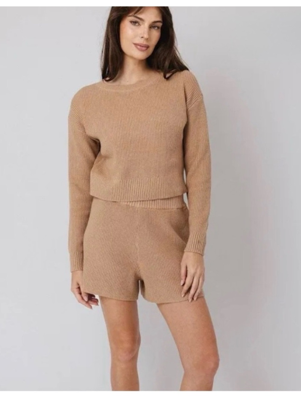Women’s  Crewneck Ribbed Sweater in Camel